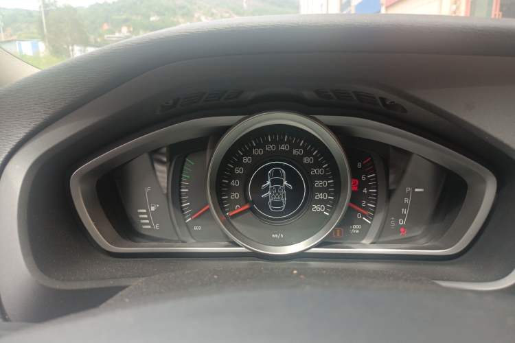 Used Volvo V40 2013 2.0T Zhiyi Edition Instrument Cluster