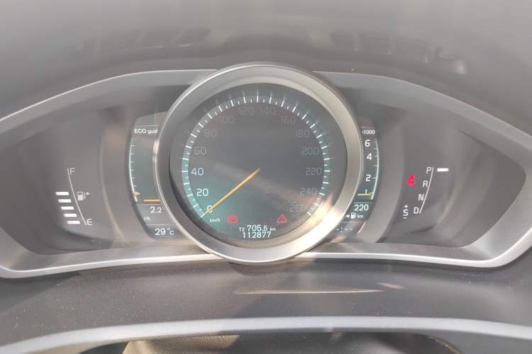 Used Volvo V40 2013 2.0T Zhiya Edition Instrument Cluster