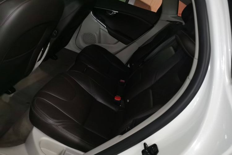 Used Volvo V40 2013 2.0T Zhiya Edition Interior 4