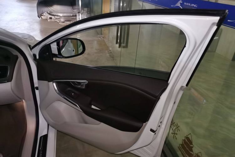 Used Volvo V40 2013 2.0T Zhiya Edition Interior 5