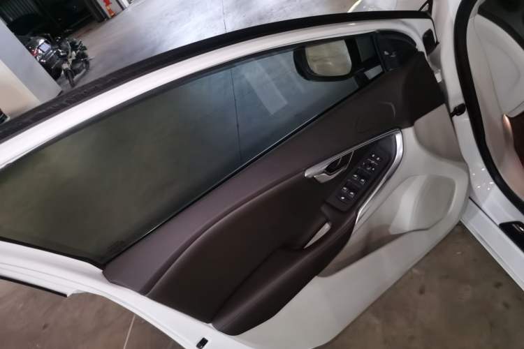 Used Volvo V40 2013 2.0T Zhiya Edition Interior 7