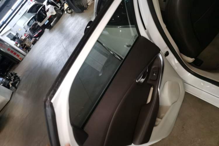 Used Volvo V40 2013 2.0T Zhiya Edition Interior 8