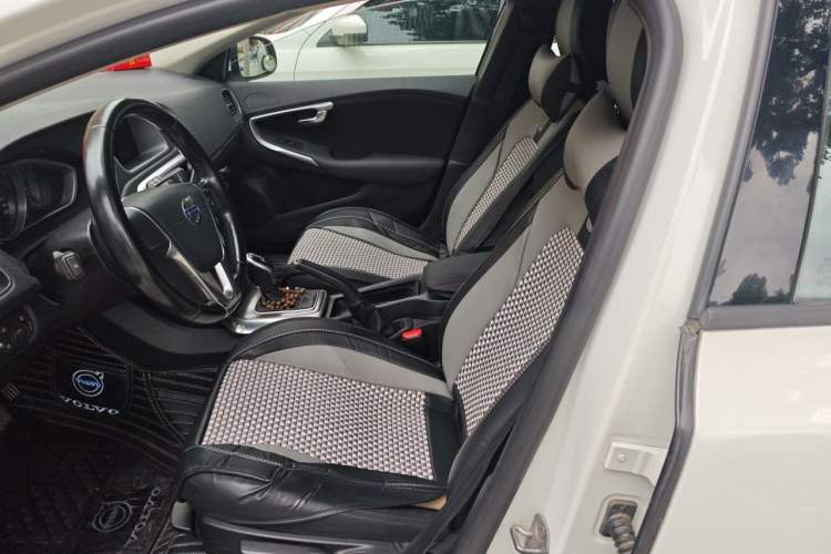 Used Volvo V40 2013 2.0T Zhiyi Edition Left Front Seat