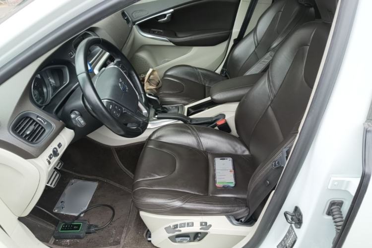 Used Volvo V40 2013 2.0T Zhiya Edition Left Front Seat