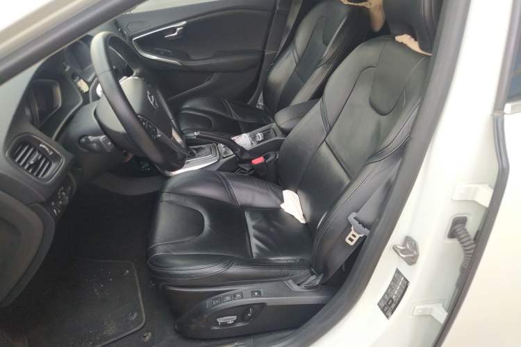Used Volvo V40 2013 2.0T Zhiya Edition Left Front Seat