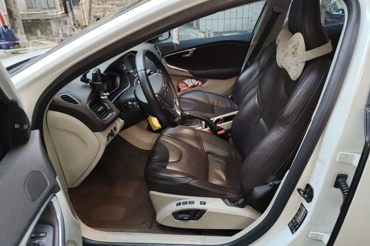 Used Volvo V40 2013 2.0T Zhiya Edition Left Front Seat