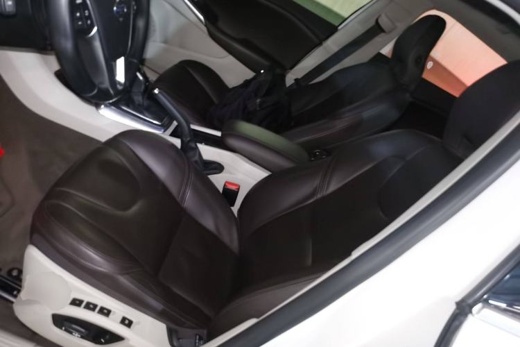 Used Volvo V40 2013 2.0T Zhiya Edition Left Front Seat