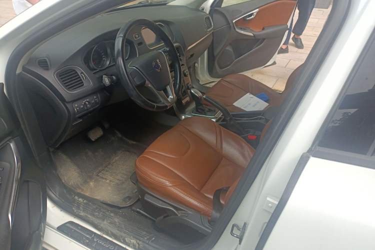 Used Volvo V40 2013 2.0T Zhiyi Edition Left Front Seat