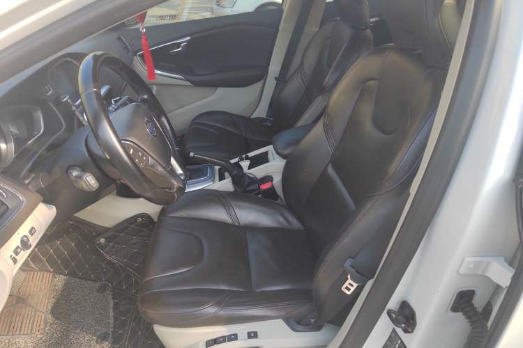 Used Volvo V40 2013 2.0T Zhiya Edition Left Front Seat