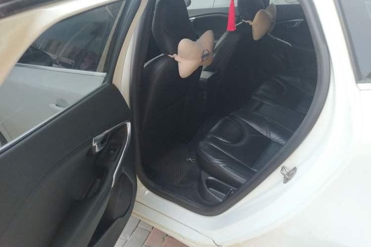 Used Volvo V40 2013 2.0T Zhiya Edition Left Rear Seat