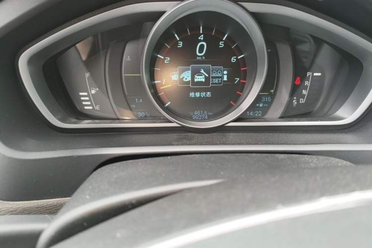 Used Volvo V40 2013 2.0T Zhiya Edition Odometer Close Up