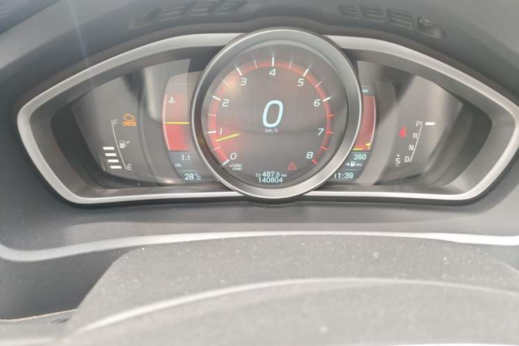 Used Volvo V40 2013 2.0T Zhiya Edition Odometer Close Up