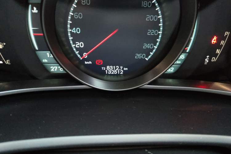 Used Volvo V40 2013 2.0T Zhiya Edition Odometer Close Up