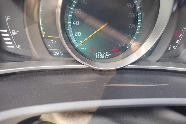 Used Volvo V40 2013 2.0T Zhiya Edition Odometer Close Up