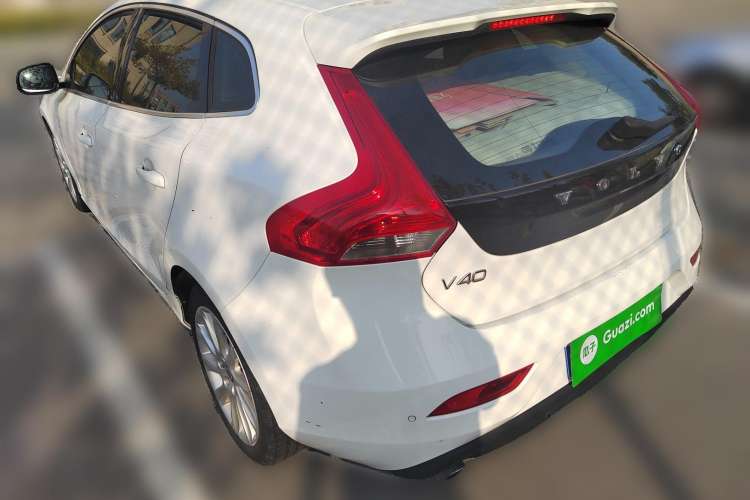 Used Volvo V40 2013 2.0T Zhiya Edition Rear Left 45 Deg