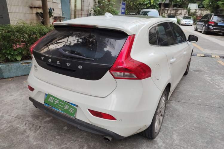 Used Volvo V40 2013 2.0T Zhiya Edition Rear Right 45 Deg