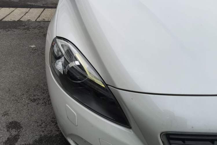 Used Volvo V40 2013 2.0T Zhiya Edition Right Front Headlight