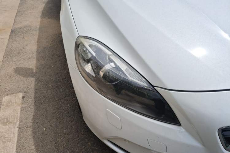 Used Volvo V40 2013 2.0T Zhiya Edition Right Front Headlight