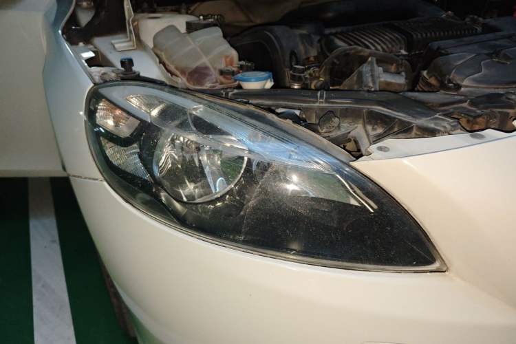 Used Volvo V40 2013 2.0T Zhiyi Edition Right Front Headlight