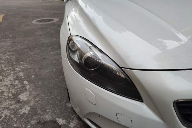 Used Volvo V40 2013 2.0T Zhiya Edition Right Front Headlight