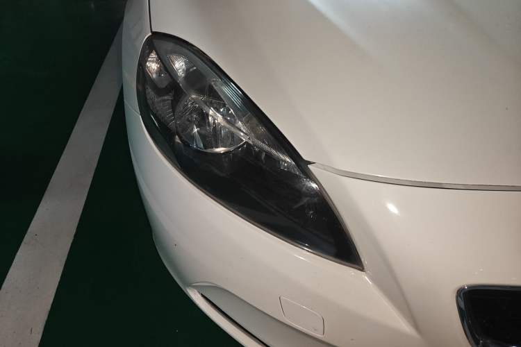 Used Volvo V40 2013 2.0T Zhiyi Edition Right Front Headlight