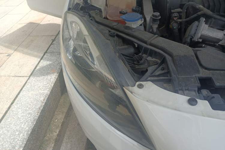 Used Volvo V40 2013 2.0T Zhiyi Edition Right Front Headlight