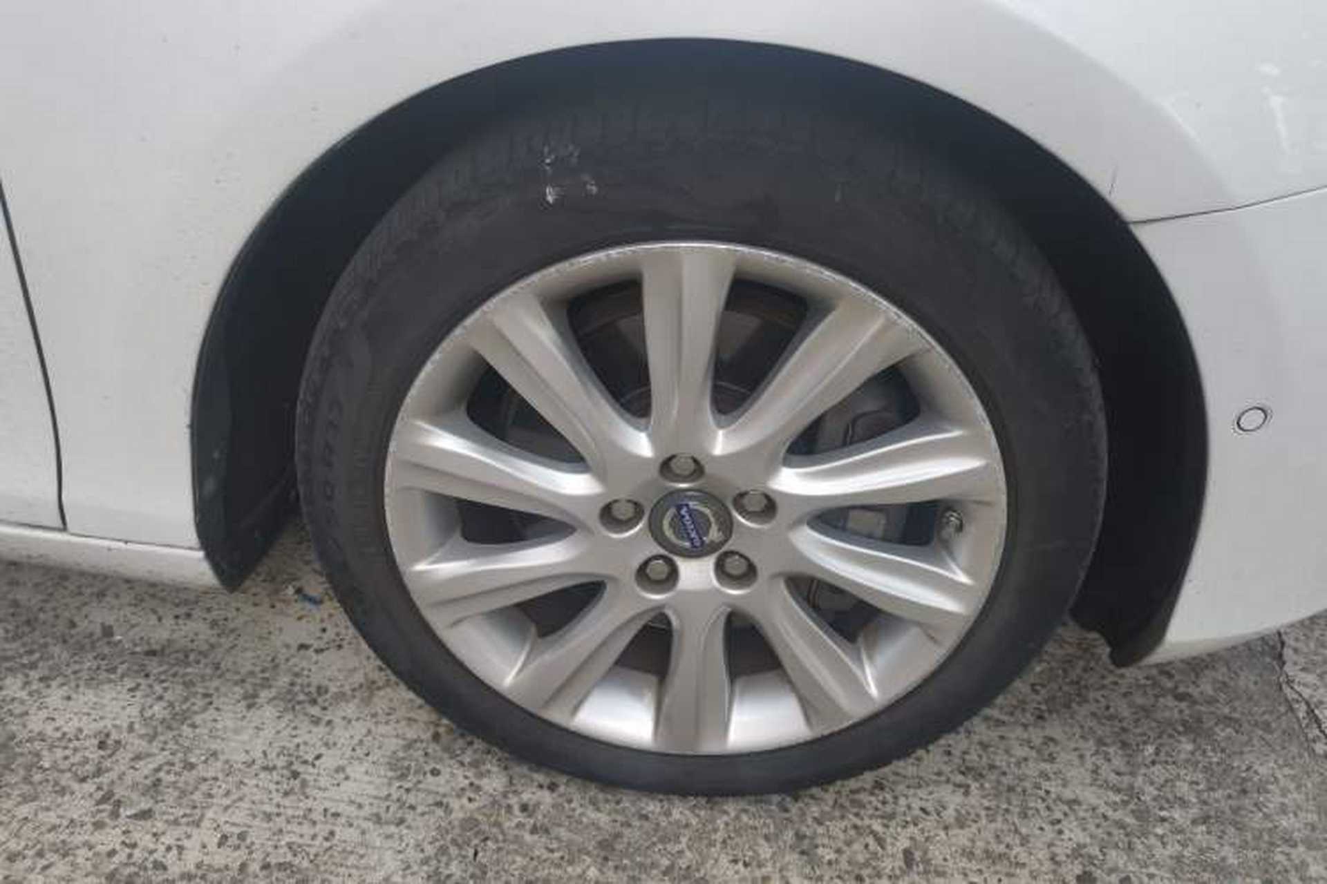 Used Volvo V40 2013 2.0T Zhiya Edition Right Front Wheel Hub