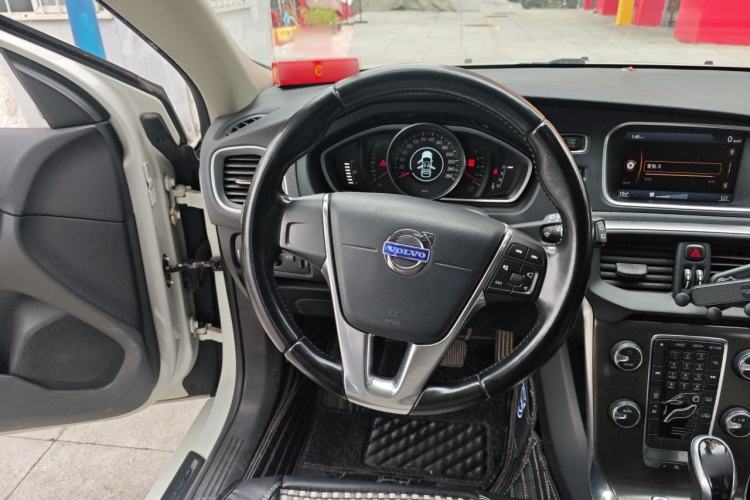 Used Volvo V40 2013 2.0T Zhiyi Edition Steering Wheel