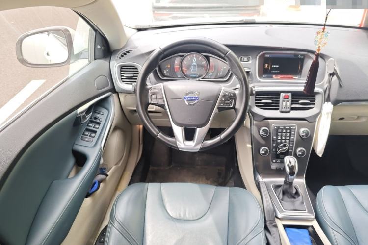 Used Volvo V40 2013 2.0T Zhiya Edition Steering Wheel