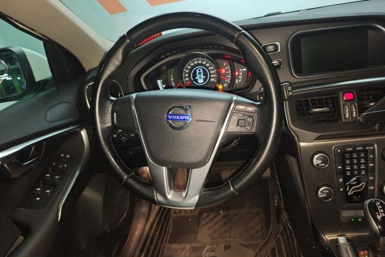 Used Volvo V40 2013 2.0T Zhiyi Edition Steering Wheel