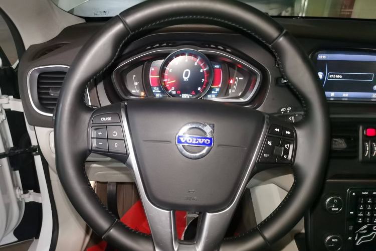 Used Volvo V40 2013 2.0T Zhiya Edition Steering Wheel