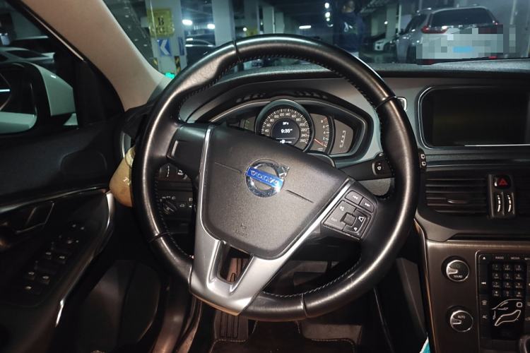 Used Volvo V40 2013 2.0T Zhiyi Edition Steering Wheel