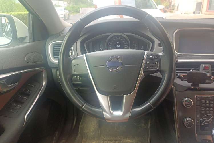 Used Volvo V40 2013 2.0T Zhiyi Edition Steering Wheel