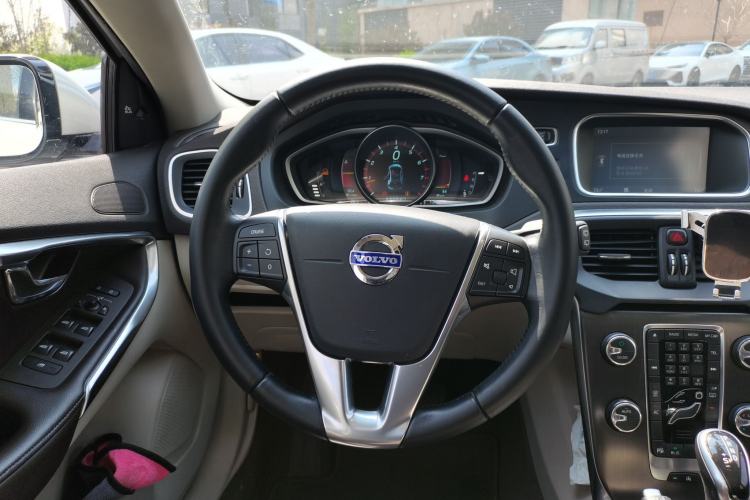 Used Volvo V40 2013 2.0T Zhiya Edition Steering Wheel