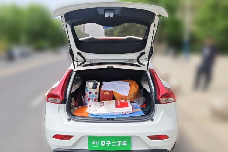 Used Volvo V40 2013 2.0T Zhiya Edition Trunk