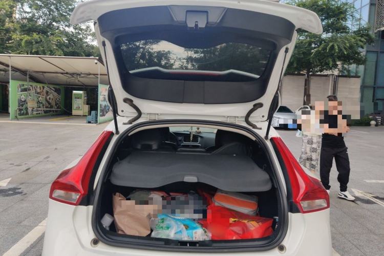 Used Volvo V40 2013 2.0T Zhiyi Edition Trunk