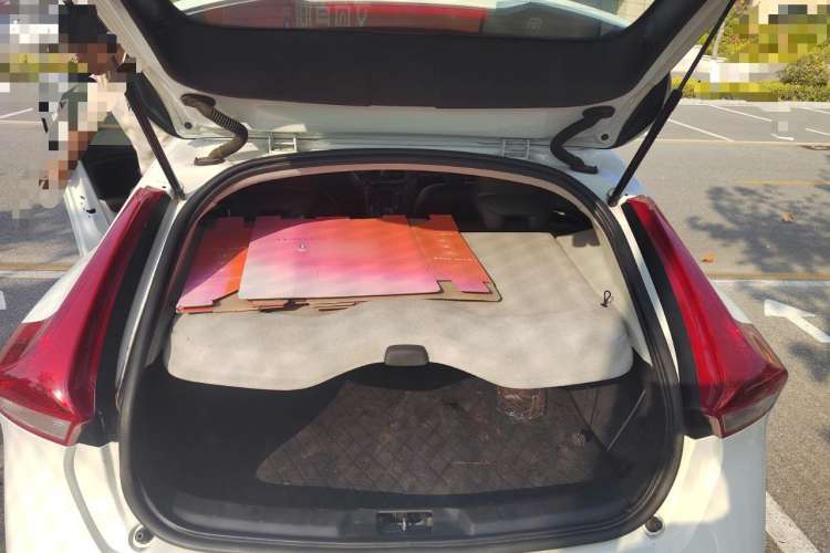 Used Volvo V40 2013 2.0T Zhiya Edition Trunk