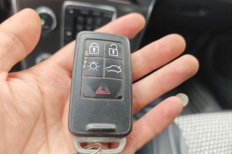 Used Volvo V40 2013 2.0T Zhiyi Edition Vehicle Key