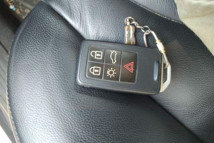 Used Volvo V40 2013 2.0T Zhiya Edition Vehicle Key