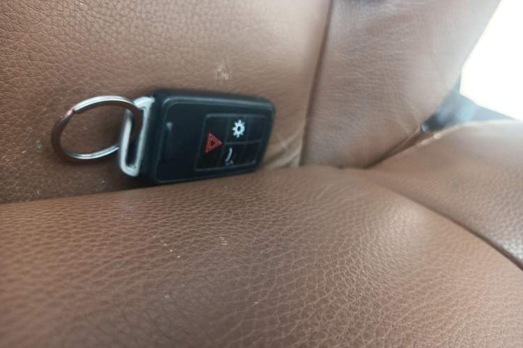 Used Volvo V40 2013 2.0T Zhiyi Edition Vehicle Key