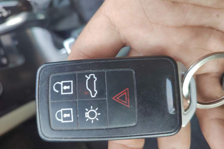 Used Volvo V40 2013 2.0T Zhiya Edition Vehicle Key