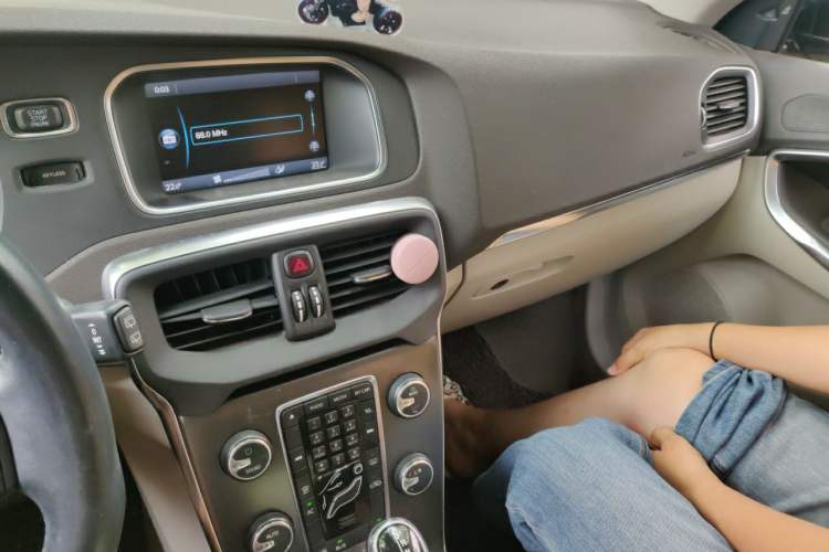 Used Volvo V40 2014 2.0T Zhiya Edition Audio And AC Panel