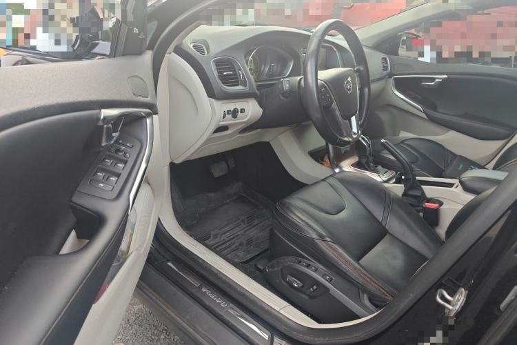 Used Volvo V40 2014 Cross Country T5 AWD Smart Luxury Edition Driver Seat