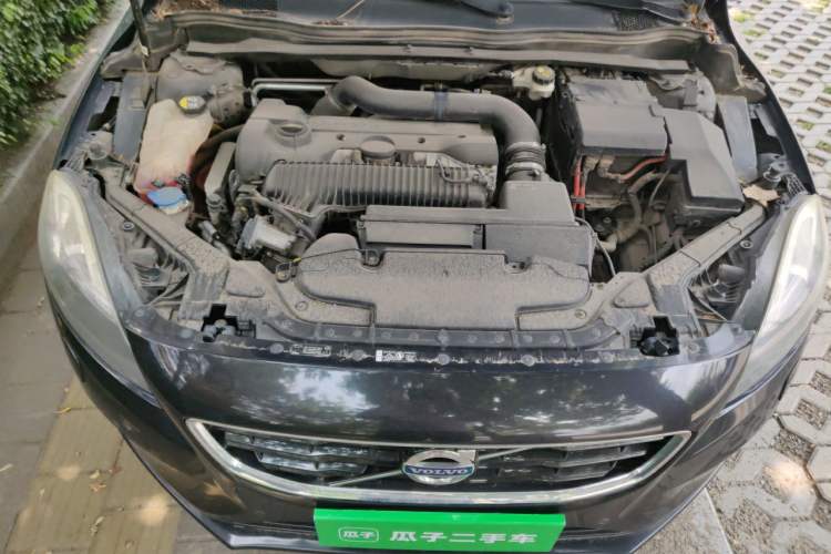 Used Volvo V40 2014 2.0T Zhiya Edition Engine Bay