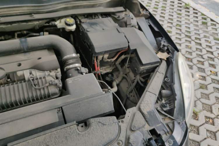 Used Volvo V40 2014 2.0T Zhiya Edition Engine Bay Left