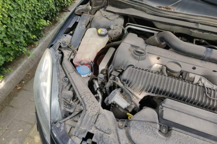 Used Volvo V40 2014 2.0T Zhiya Edition Engine Bay Right