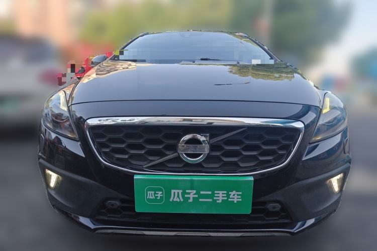 Used Volvo V40 2014 Cross Country T5 AWD Smart Luxury Edition Front