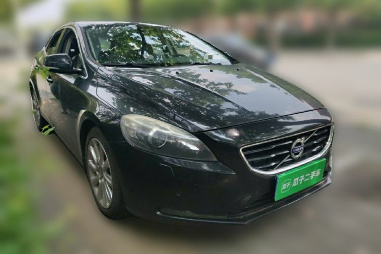 Used Volvo V40 2014 2.0T Zhiya Edition Front Right 45 Deg