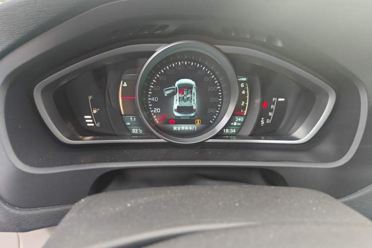 Used Volvo V40 2014 Cross Country T5 AWD Smart Luxury Edition Instrument Cluster