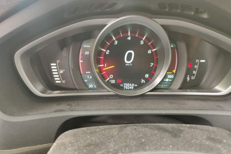 Used Volvo V40 2014 2.0T Zhiya Edition Instrument Cluster